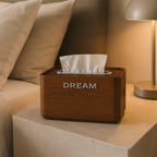 Walnootlook tissuebox op een modern nachtkastje